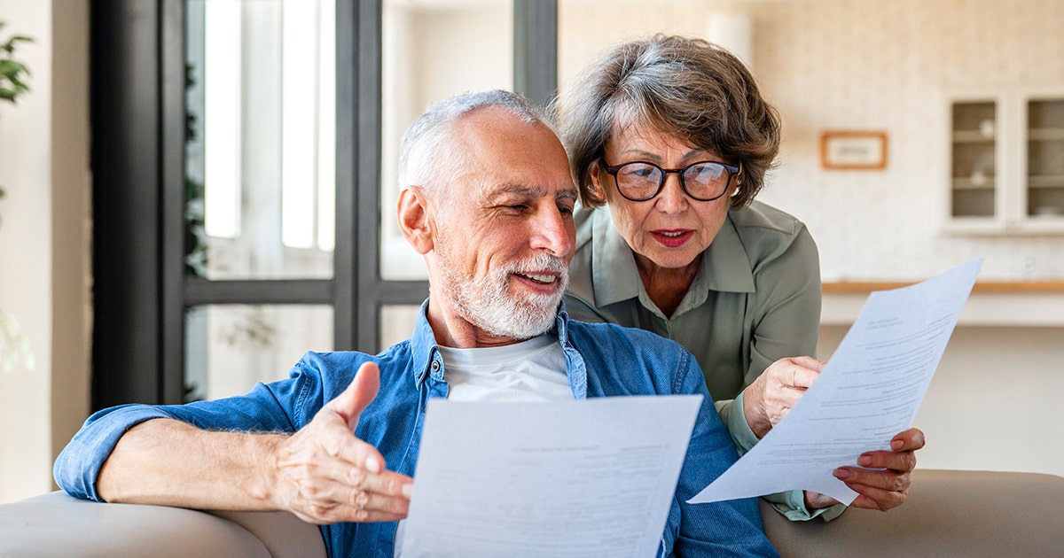 couple reviewing va loan inspection requirements